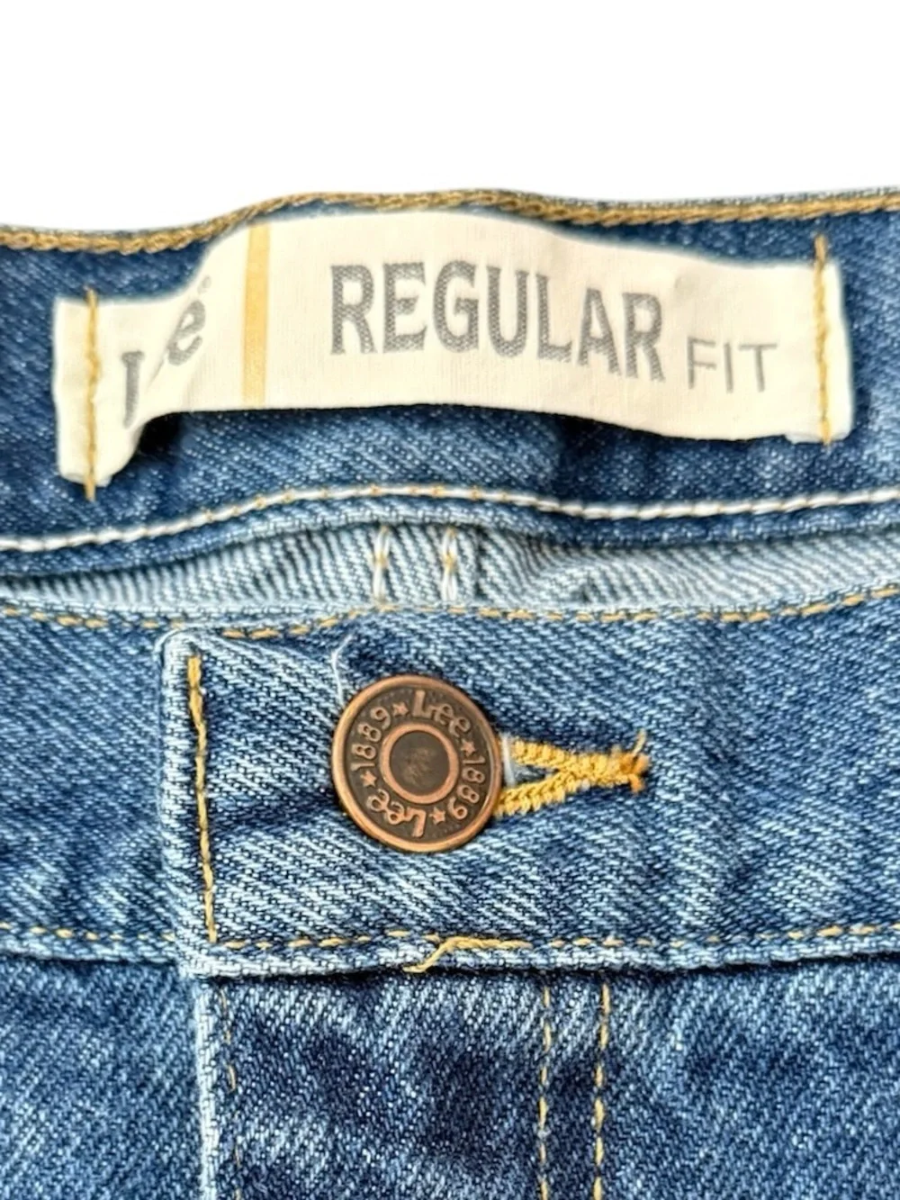 Lee Regular Fit Jeans Mens 42x36 Fits 40x36 Medium Wash Straight Leg 100% Cotton